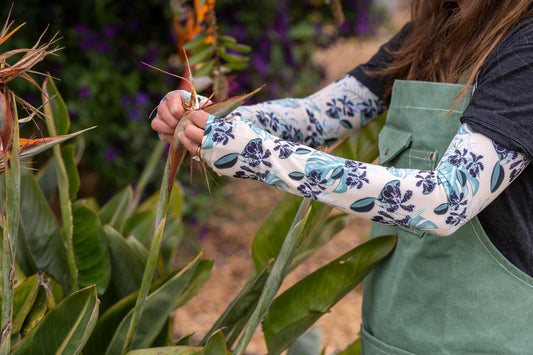 Farmer's Defense garden sleeve-Monstera-Blue