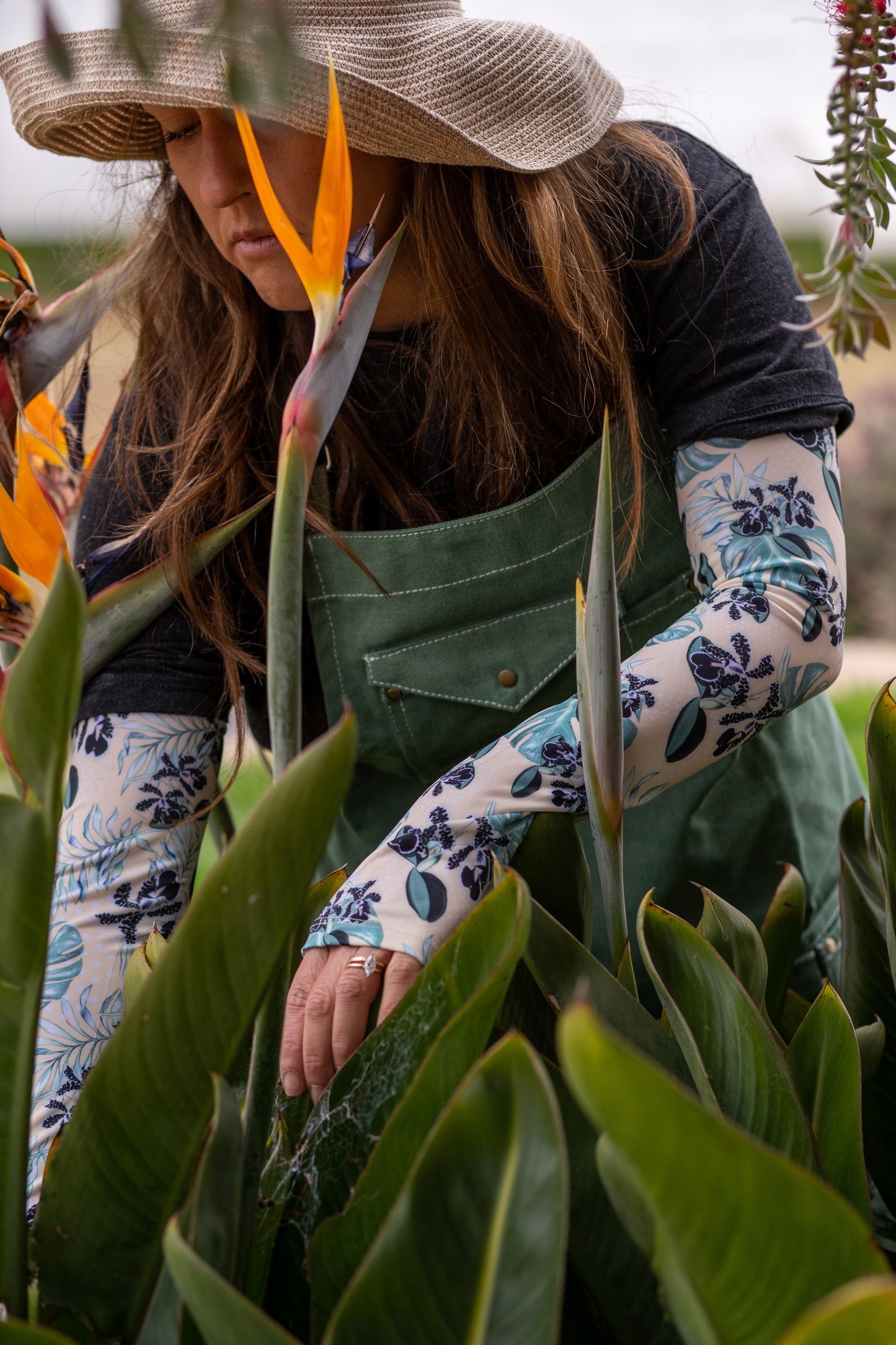 Farmer's Defense garden sleeve-Monstera-Blue